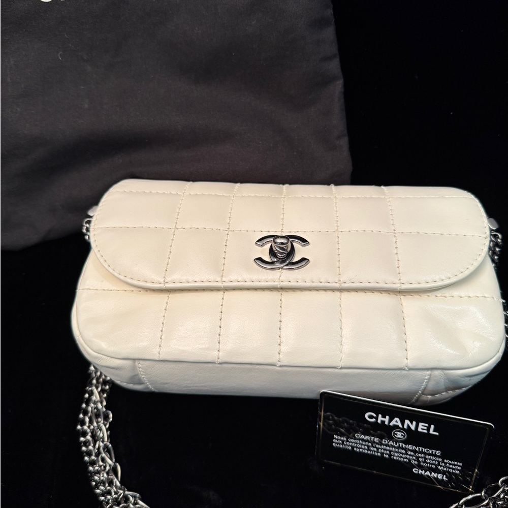 CHANEL Classic White Lambskin Leather Single Flap Shoulder Bag Style 00101 - Picture 3 of 11